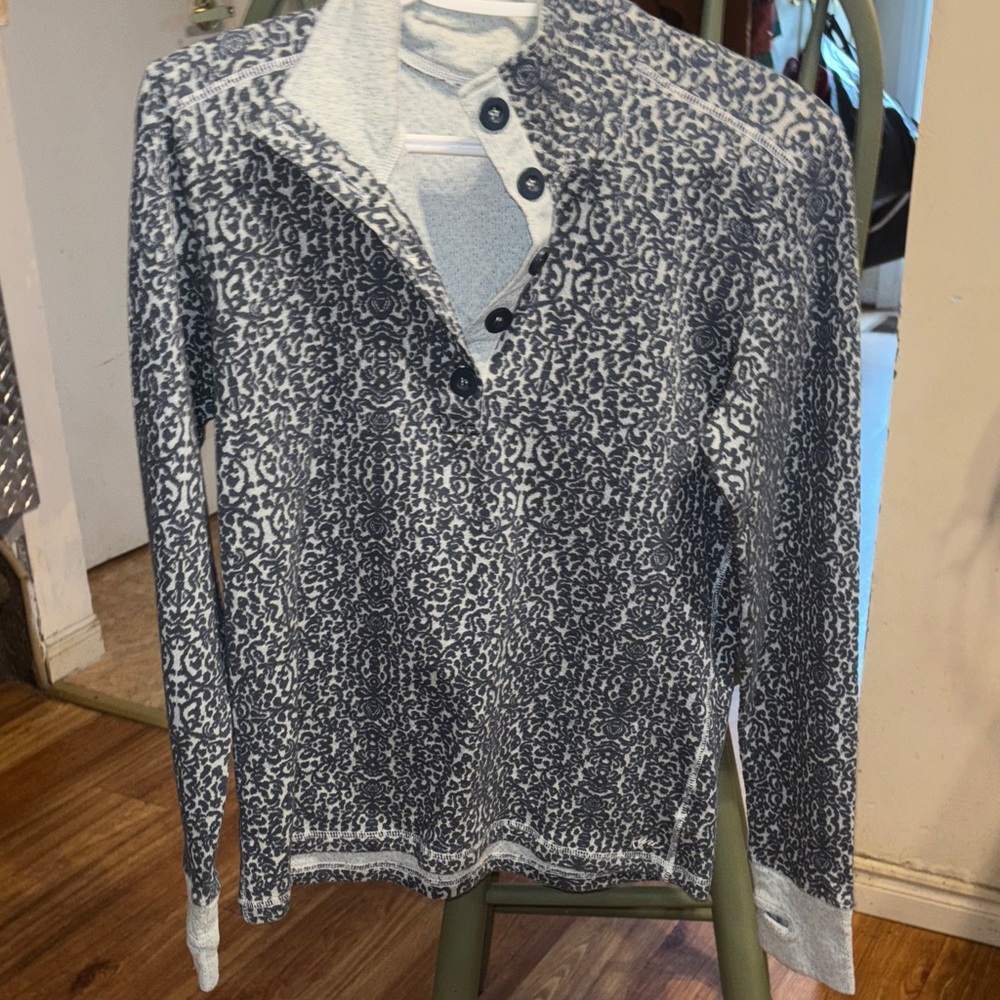 Kavu Pullover. Worn 2x. Steal this deal!